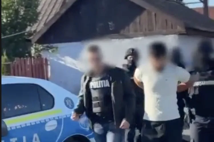 VIDEO. După circul de pe o stradă din Cluj: Trei clujeni care au înjurat și amenințat polițiștii au fost trimiși după gratii