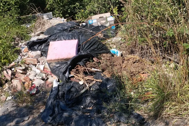 O stradă din Cluj-Napoca arată ca un „colț uitat de lume”, iar clujenii cer soluții după ani de promisiuni: „Situația este neschimbată!” FOTO