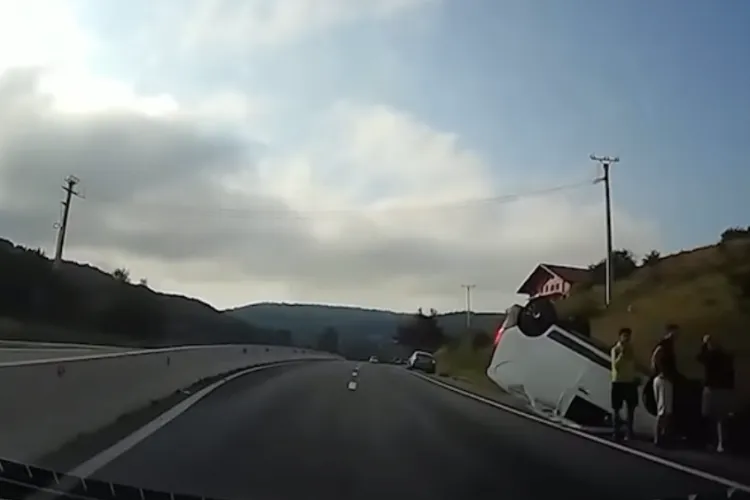 VIDEO. Accident grav pe un drum din Cluj în curba „morții”: Mașină răsturnată, pompierii și ambulanța au intervenit rapid traficul este îngreunat 