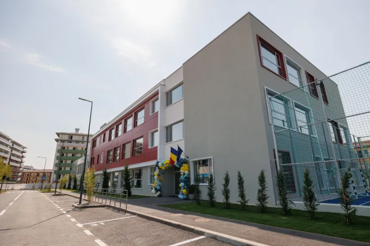Premieră la Cluj: Prima școală din România construită exclusiv de un investitor privat a fost predată astăzi gratuit Primăriei Cluj: Are și sală de sport