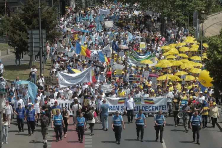 Haos în prima zi de școală: peste 30.000 de profesori protestează în fața Guvernului. Blocaj total, inclusiv la Cluj-Napoca