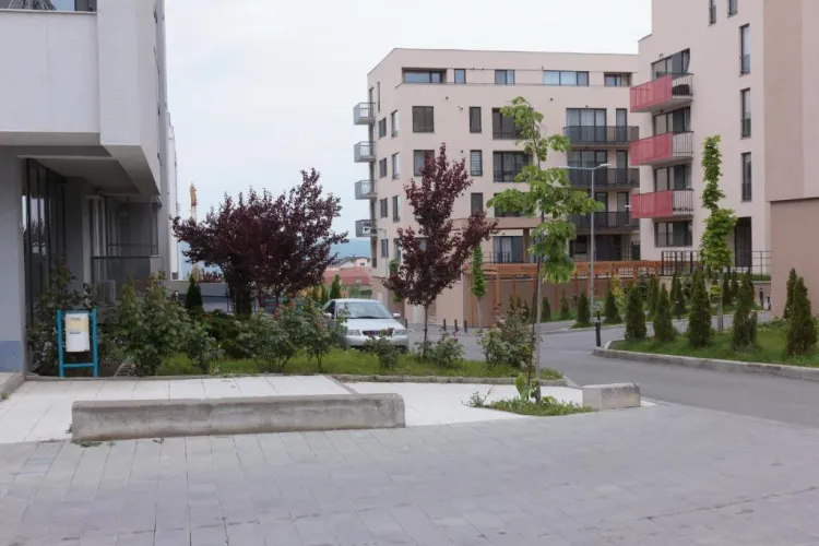 Locuitorii de pe strada Augustin Presecan, terorizați de mașini turate și zgomot noaptea: „Avem nevoie urgent de limitatoare de viteză!”