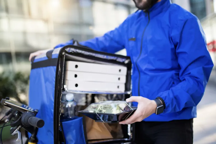 Protest al unui proprietar de restaurant bine-cunoscut din Cluj-Napoca. Ce a decis să facă: „Nu ți-o aduce un livrator în șlapi”