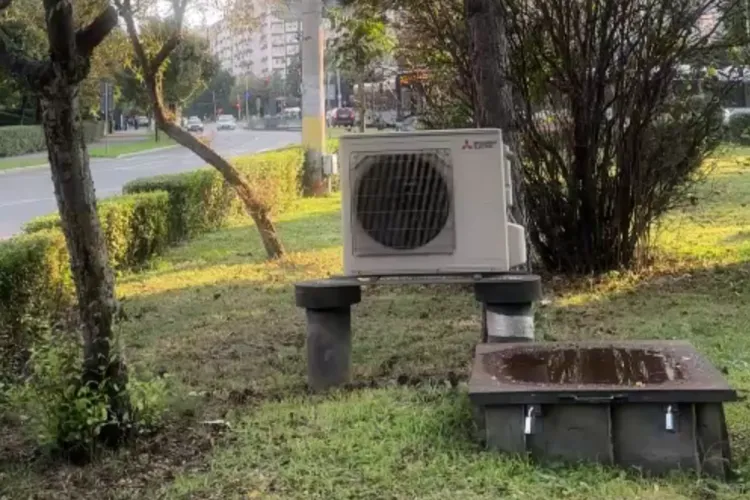 VIDEO. Chiar așa tare s-au scumpit apartamentele la Cluj? Un aparat de aer condiționat și-a găsit „garsoniera” sub podul Calvaria: „Fain la Cluj”!