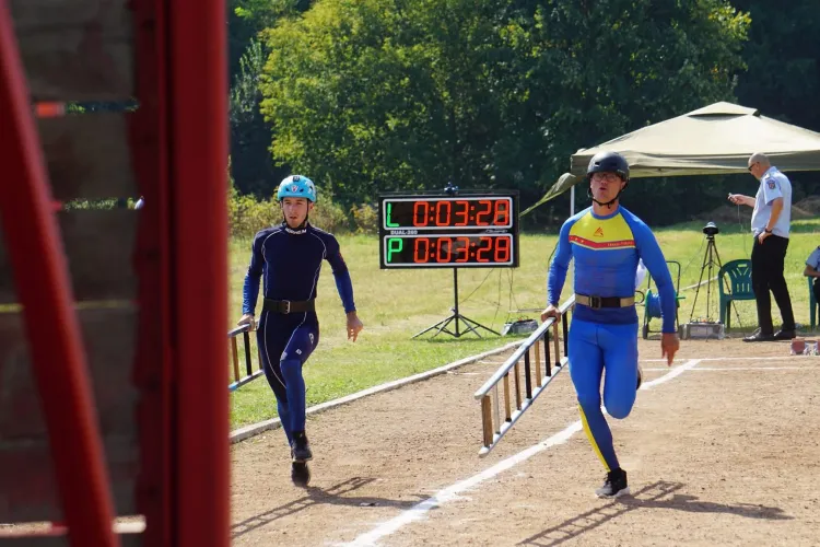 Pompier și sportiv de elită: Soldatul clujean Bogdan Buș a impresionat la Bacău, cu un timp record la o probă grea, chiar și pentru pompieri FOTO