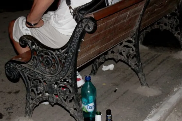 Disconfort și nesiguranță în Cluj: Aleile unui bloc devin loc de consum și toaletă publică, femeile se simt amenințate, locatarii cer măsuri rapide!