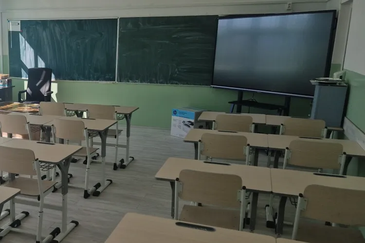 Investiție record în Apahida: Școala „Ștefan Pascu” are table interactive, dulăpioare pentru elevi și mobilier nou-nouț