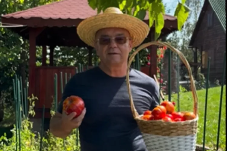 Emil Boc, primarul Clujului, la liniște în grădina proprie: „Roșii bune și gustoase, Doamne ajută!”