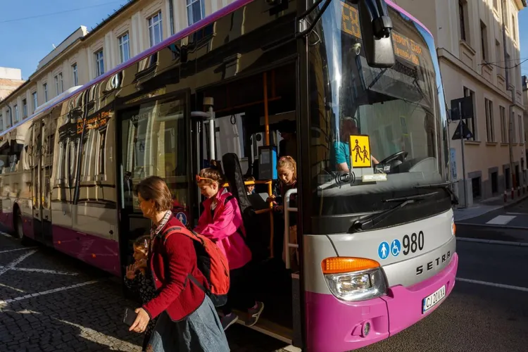 Părinții din Cluj-Napoca, nemulțumiți de Emil Boc: „Am rămas complet scârbit de conducerea acestui oraș”. Prima zi de școală, un eșec 