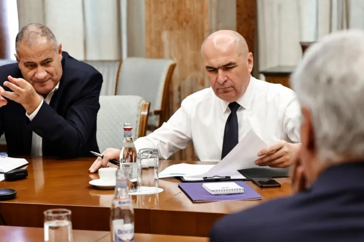 Guvernul Bolojan cedează din nou presiunilor. Angajații din primării nu vor mai fi dați afară, însă vor fi regândite bugetele