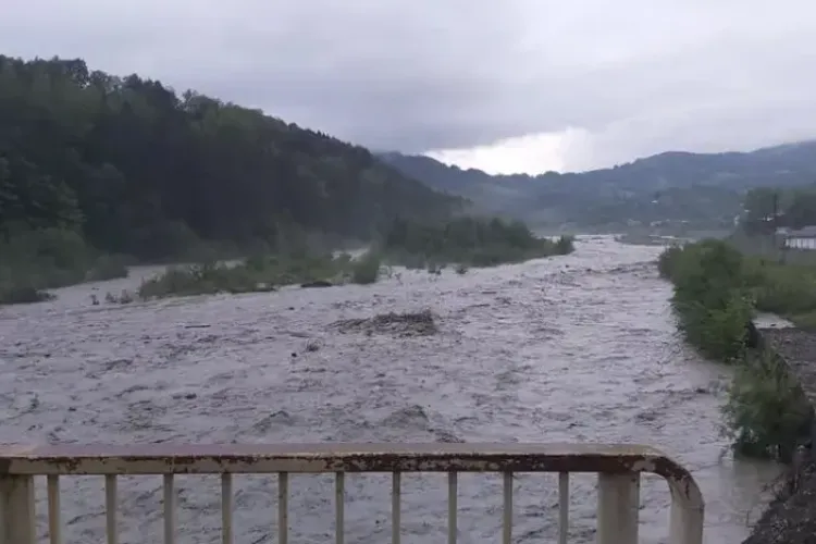 Alertă hidrologică la Cluj! Risc de inundații și viituri, populația avertizată să fie în gardă