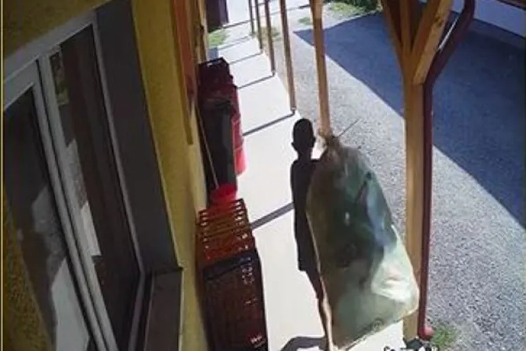 VIDEO. Doi copii, plan eșuat: Au încercat să fure un sac cu flacoane dintr-un magazin din Bonțida