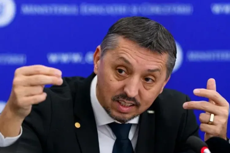 Ministrul Educației, Daniel David, cu doar o zi înaintea începerii școlii: „ Să ne revedem cu toții luni”