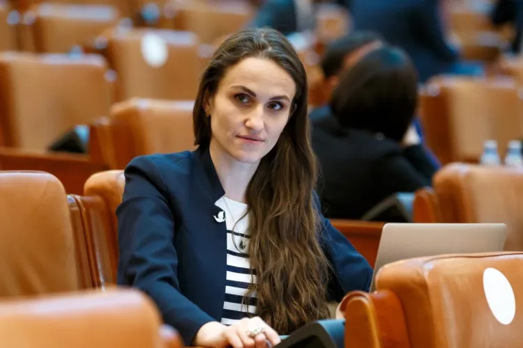 MAE explodează după ce Năstase și Dăncilă s-au fotografiat cu Putin, Xi și Kim Jong Un la Beijing: Scandal diplomatic în România!