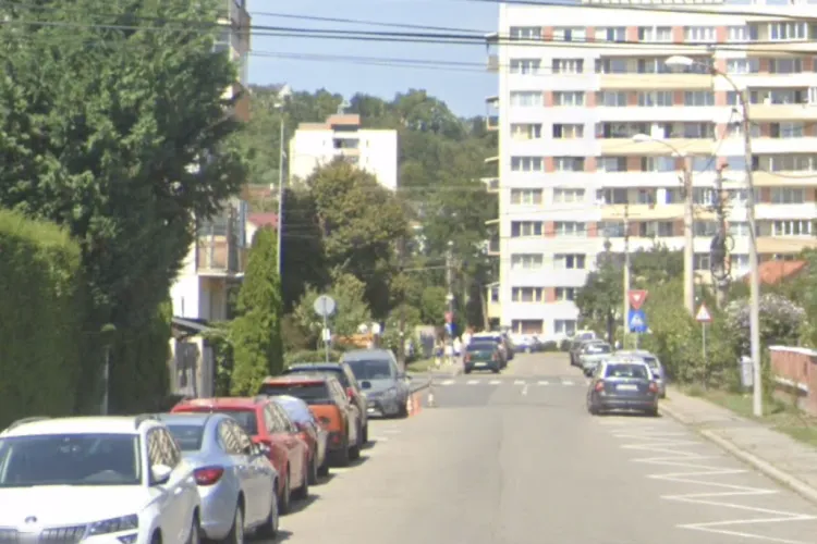 Clujenii din Grigorescu revoltați! Parcările blocate de pacienții unei clinici, accesul la propriile case a devenit imposibil