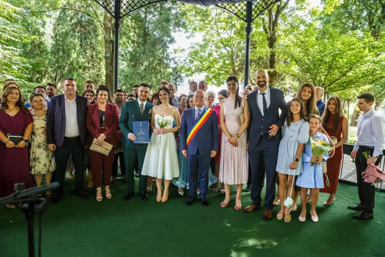 Weekend plin de iubire la Cluj-Napoca! Emil Boc participă la un nou record de căsătorii în oraș