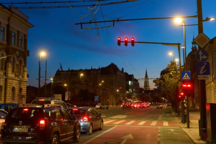 Ideea inedită a unui clujean frustrat: „Avem nevoie de galben după roșu ca în Oradea și în Ungaria! Clujul pierde secunde prețioase în trafic”