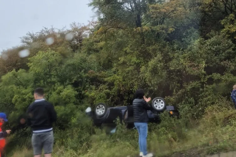Un alt accident anunțat în Cluj! Un autoturism implicat între Izvoru Crișului și Șaula. Autoritățiile sunt pe drum pentru intervenție