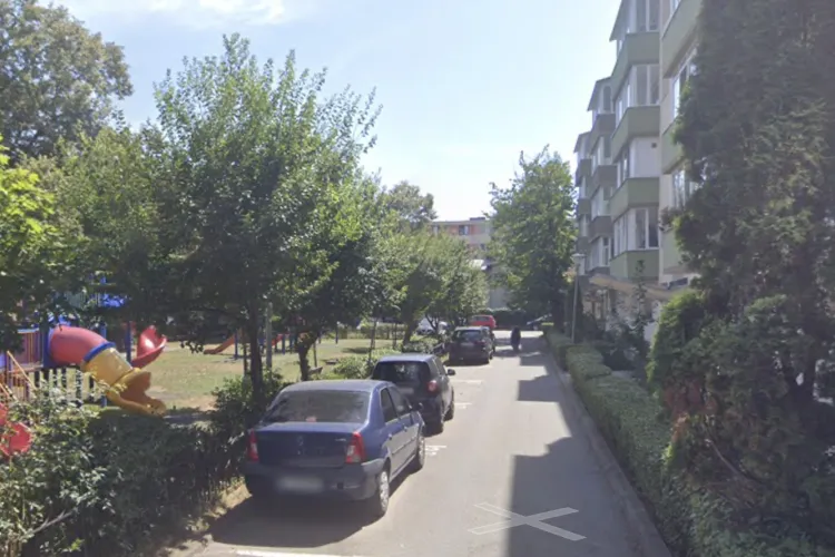 Tragedie evitată cu greu în Cluj-Napoca: Aleea de pe Strada Alexandru Vlahuță fără trotuar transformă zona într-un risc major pentru pietoni