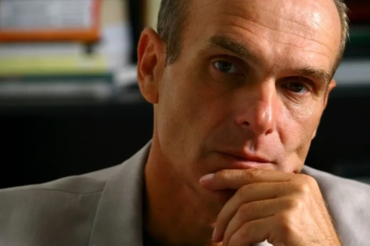 Cristian Tudor Popescu îl laudă pe Bolojan: Refuză posturile fictive și cere reduceri reale în primării; „Este un fake ceaușist! Vrem tăieri reale de 40%!”