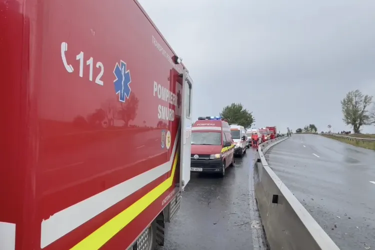 VIDEO. Drama continuă la accidentul grav de autocar cu 20 de persoane din Dumbrava, Cluj: Un bărbat în stare critică- Elicoptere SMURD susțin intervenția