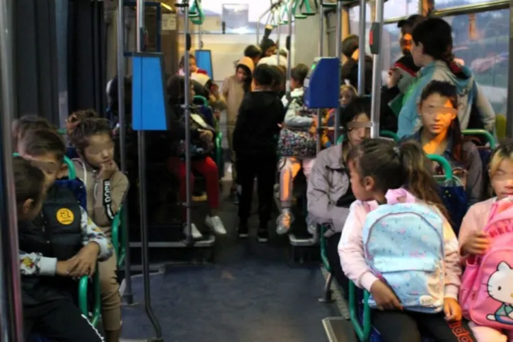 O mămică din Cluj e revoltată și îi cere lămuriri lui Emil Boc. „Transportul gratuit pentru elevi e doar dus, nu și întors”