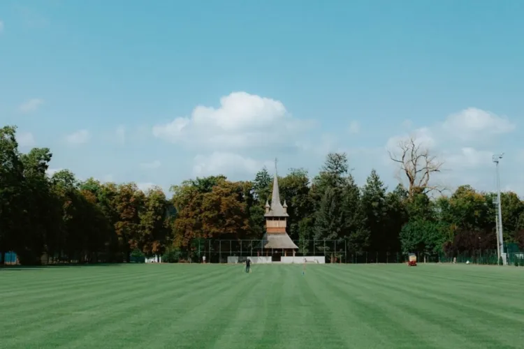 Universitatea Cluj își mută antrenamentele pe terenul modernizat „Remus Câmpeanu” din Parcul Iuliu Hațieganu. Cât de mare e chiria