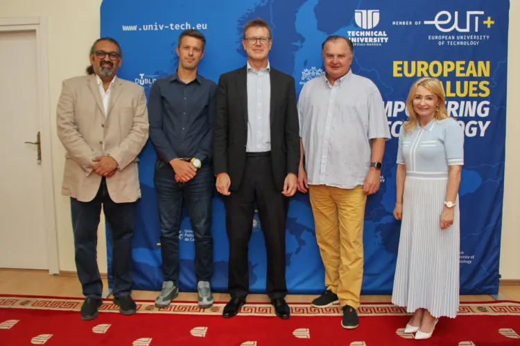 Surpriză la UTCN Cluj-Napoca: ambasadorul Marii Britanii participă la dezbaterea despre viitorul energiei și al inovației