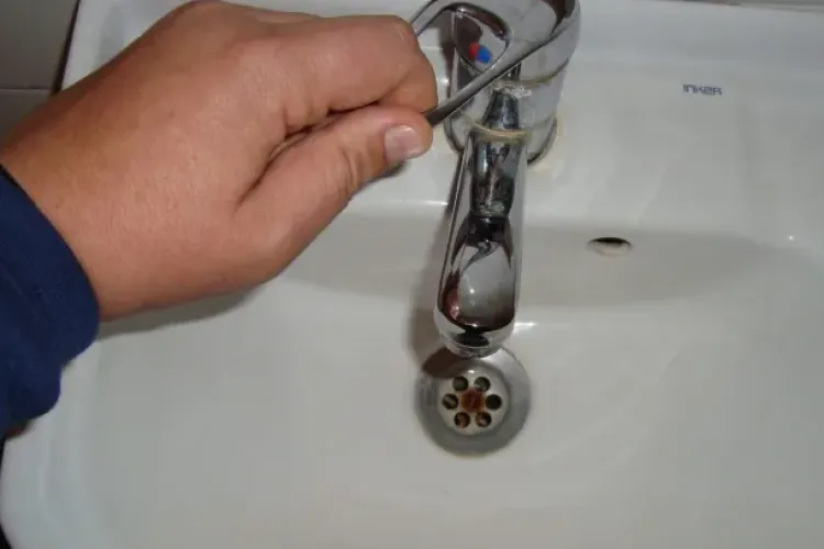 Zi dificilă pentru clujeni! Furnizarea apei potabile, sistată. Au fost anunțate avarii la rețeaua de apă 