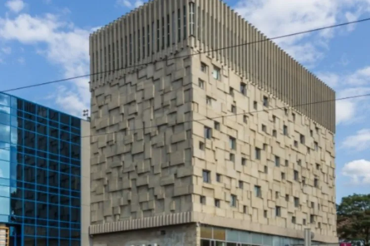 Este oficial! Clujul pune mâna pe un simbol al arhitecturii moderniste: Palatul Telefoanelor va fi achiziționat de Primărie