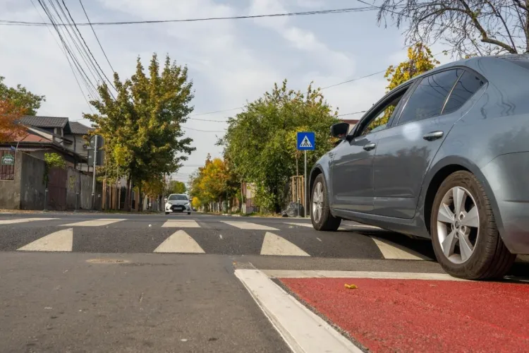 Șoferi teribiliști și neglijenți pun o întreagă stradă din Cluj-Napoca în pericol! Clujenii cer limitatoare de viteză și semafoare mai eficiente!