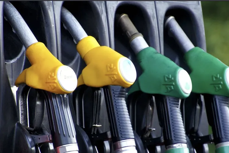 Petrom lovește din nou buzunarele șoferilor! A treia scumpire din septembrie: Benzina și motorina cresc cu 4 bani/litru miercuri, 10 septembrie