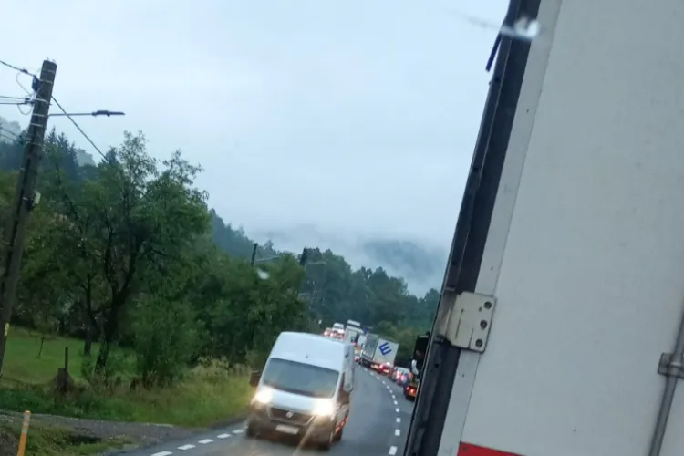 Accident în această dimineață la ieșire din Bucea spre Cluj. Traficul este blocat