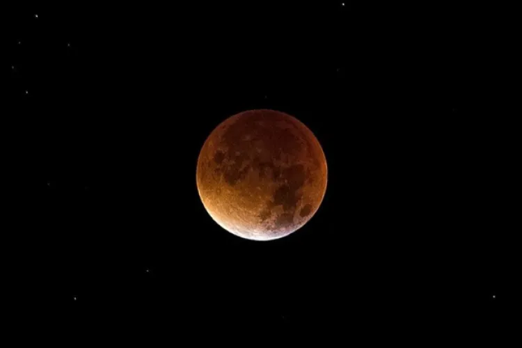 Spectacol pe cerul României! Eclipsa totală de Lună, vizibilă și din Cluj-Napoca