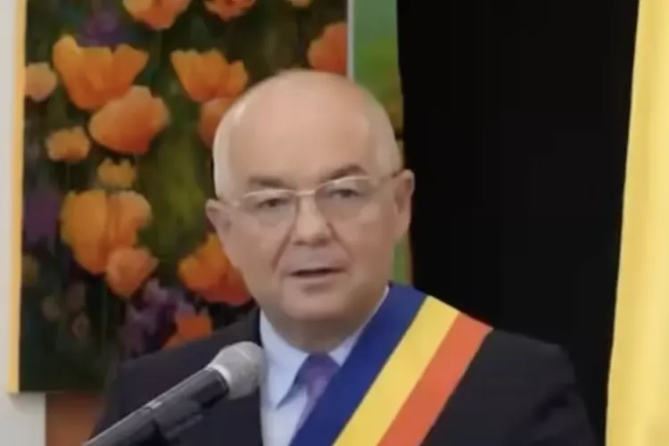 VIDEO. Emil Boc, cuvinte pline de emoție cu ocazia Zilei Limbii Române: „Prin ea am învățat să iubim, să sperăm, să iertăm”