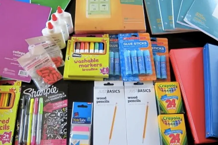 Șoc la început de școală: 47% dintre părinți aleg online-ul pentru rechizite, iar bugetul crește cu peste 20% față de 2024! Care este motivul