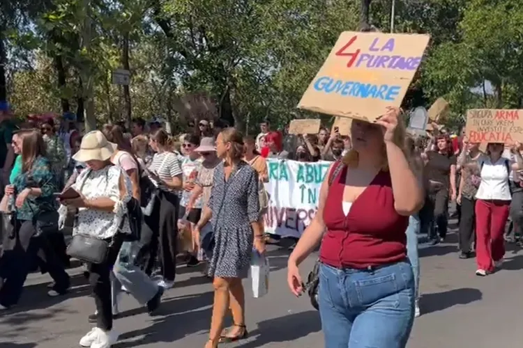 Proteste la început de an școlar la Cluj: profesori, elevi și părinți în stradă. „Vrem o educație de calitate și decizii corecte”