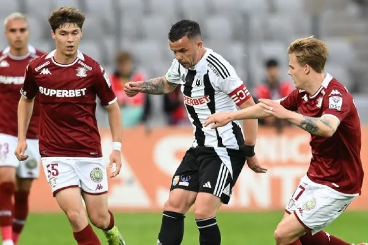 Rivalitate de tradiție: „U” Cluj întâlnește Rapid pe Cluj Arena.  Cele două echipe se află în fața duelului cu numărul 101 din istorie