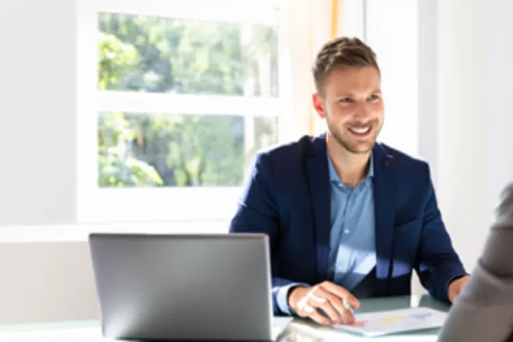 Piața muncii din România fierbe: 30.000 de joburi disponibile în ultima lună, angajatorii caută cu disperare entry-level și muncitori calificați