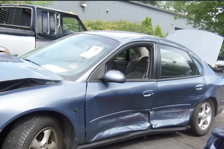 Gelozia i-a luat mințile! Un clujean și-a lovit iubita și alte două persoane cu BMW-ul, și a fugit de la fața locului. Sancțiunea a fost redusă cu doi ani