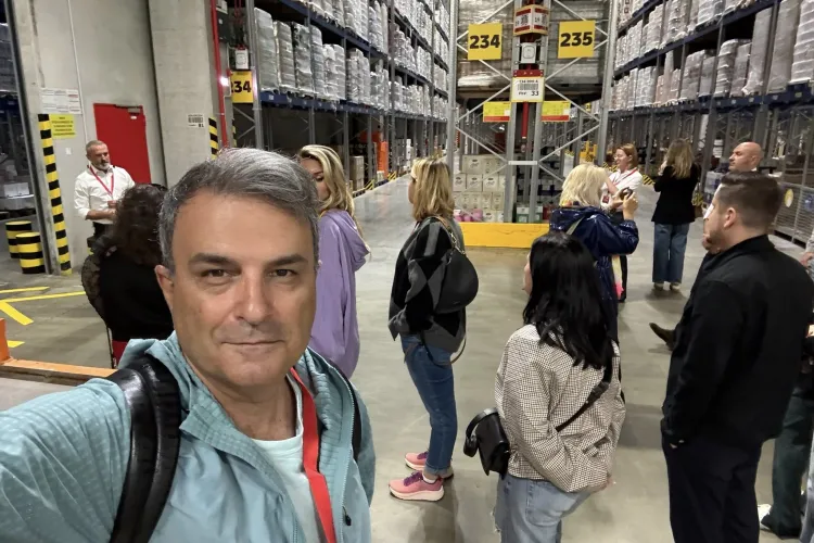 Lucian Mândruță, impresionat de mentalitatea clujenilor: „400 de oameni care lucrează aici ar fi așteptat acasă indemnizația de handicap. Toți avem loc” 