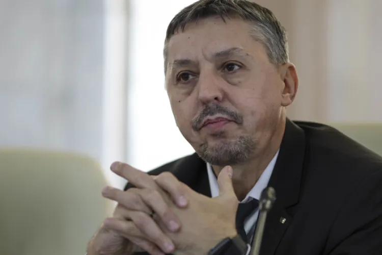 Ministrul Educației, Daniel David, anunță că va demisiona dacă este votată moțiunea care se dezbate luni în Parlament