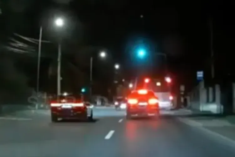 Au trecut pe roșu chiar prin fața pietonilor! O stradă din Cluj-Napoca a devenit un pericol public pentru clujeni: „Nu mai avem siguranță” 