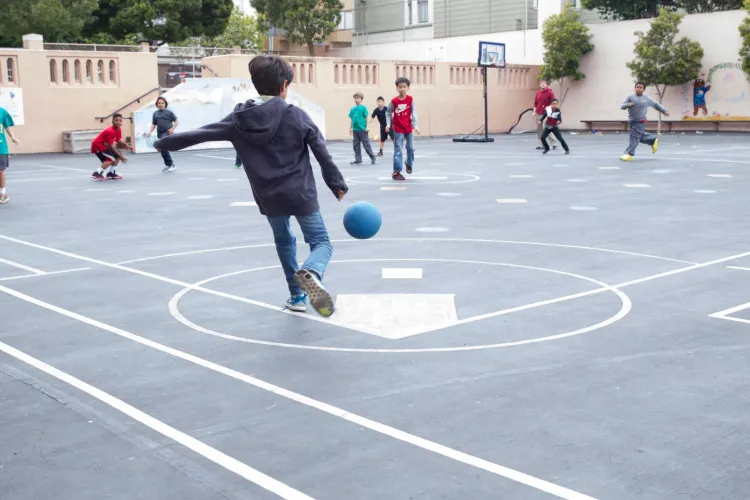 Clujul se transformă din nou într-un teren de joacă în aer liber! Urban Playfield aduce un weekend plin de mișcare și voie bună pentru clujeni VIDEO