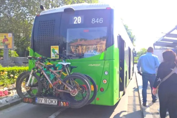 Clujenii își pot duce bicicleta cu autocarul până la Oradea. De mâine, suporturi speciale pe autocarele care înlocuiesc trenul