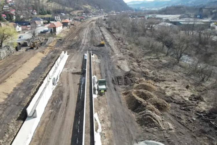 Bani europeni aruncați pe geam! CFR stă pe loc, iar legătura feroviară Cluj-Oradea rămâne un vis: „De un an suntem duși cu zăhărelul”