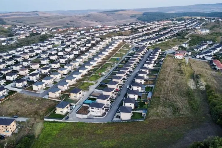 O familie vrea să lase Cluj-Napoca și cere sfaturi: „Ideal ar fi să nu fie pe un deal foarte înalt și să avem utilitățile de bază”. Ce cred clujenii