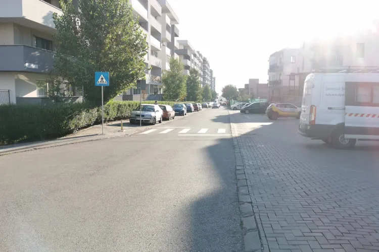  Poliția Cluj a intervenit pe o stradă, după ce Știri de Cluj a semnalat o problemă la un indicator rutier care punea în pericol viața clujenilor