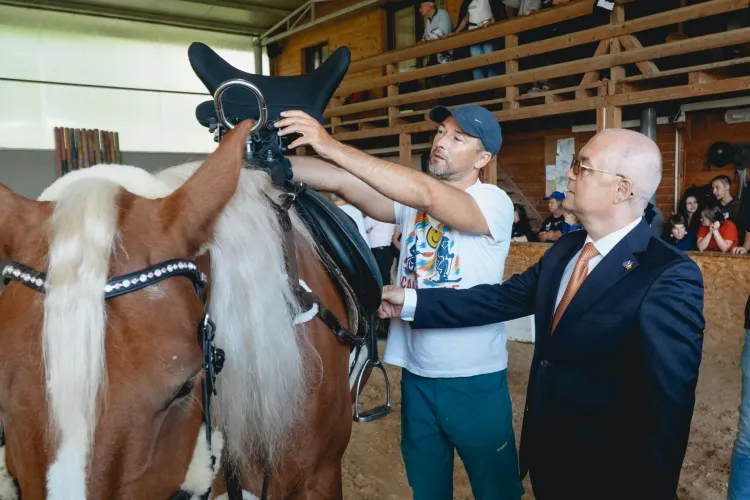 Premieră națională! Cluj-Napoca devine primul oraș din România care are un sistem de echitație pentru persoanele cu dizabilități