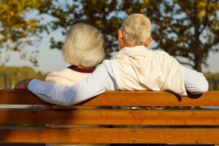 Cine sunt pensionarii care trebuie să trimită în următoarele 2 săptămâni „certificatul de viață”, care atestă că mai trăiesc?